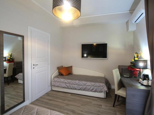 Alderotti Home : photo 5 de la chambre chambre familiale avec salle de bains privative