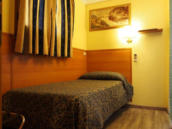 Hotel Santa Croce : photo 1 de la chambre petite chambre simple