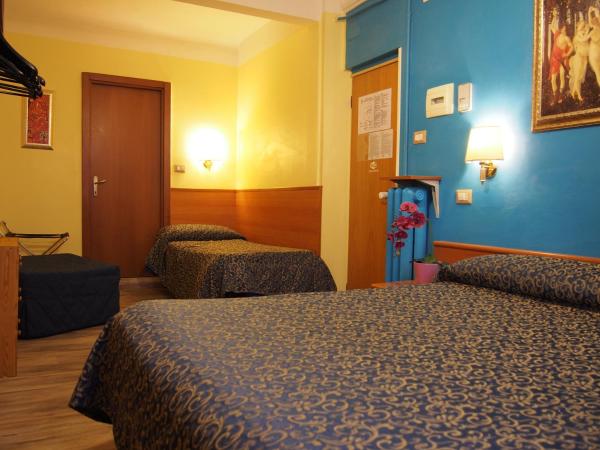 Hotel Santa Croce : photo 4 de la chambre chambre quadruple