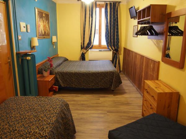 Hotel Santa Croce : photo 10 de la chambre chambre quadruple