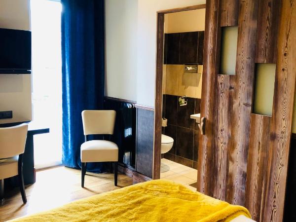 Logis Hotel Des Bains : photo 2 de la chambre chambre double standard - hébergement accessible uniquement par des escaliers