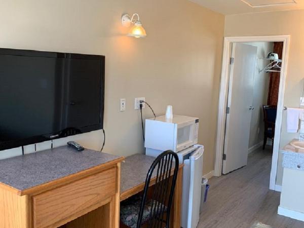 Red Deer Inn & Suites : photo 3 de la chambre chambre lit queen-size
