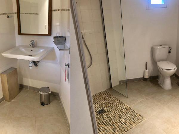 Hôtel Casa Rossa & Spa : photo 3 de la chambre chambre lit king-size avec douche accessible en fauteuil roulant - adaptée aux personnes à mobilité réduite