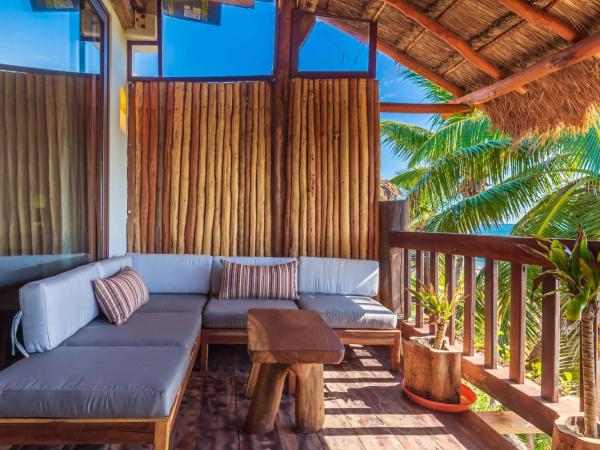 Kanan Tulum Treehouse, Rooftop, Beach Club & Spa - Adults Only : photo 6 de la chambre chambre lit king-size - 1er Étage - vue sur jungle