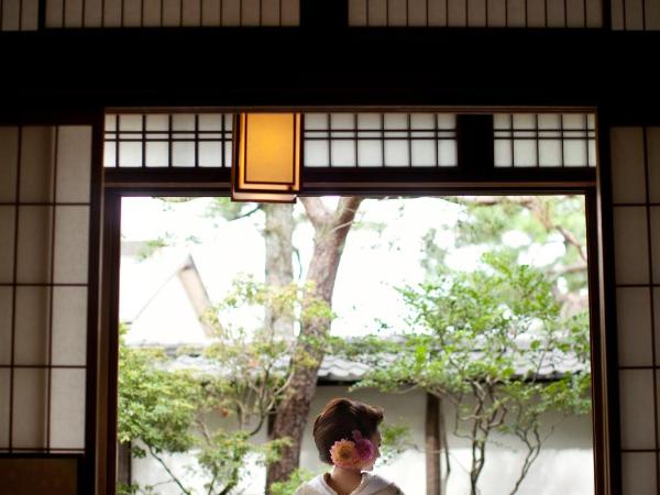 Kyoto Nanzenji Ryokan Yachiyo : photo 7 de la chambre suite de style japonais avec vue sur jardin et bain en plein air