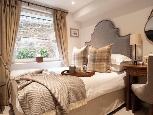 The Roseate Edinburgh - Small Luxury Hotels of the World : photo 1 de la chambre petite chambre the house
