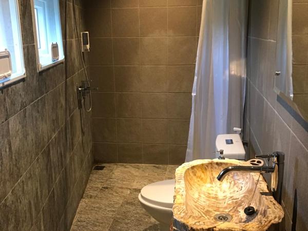 Omah SunFlower : photo 4 de la chambre chambre lit queen-size avec salle de bains commune 