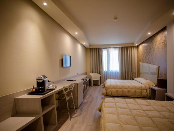 Hostellerie Du Cheval Blanc : photo 3 de la chambre chambre quadruple