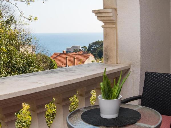 Villa Dard : photo 1 de la chambre appartement 1 chambre avec balcon et vue sur mer