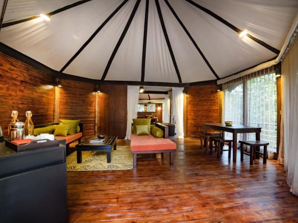 The Pavilions Himalayas Lake View : photo 6 de la chambre royal lake villa