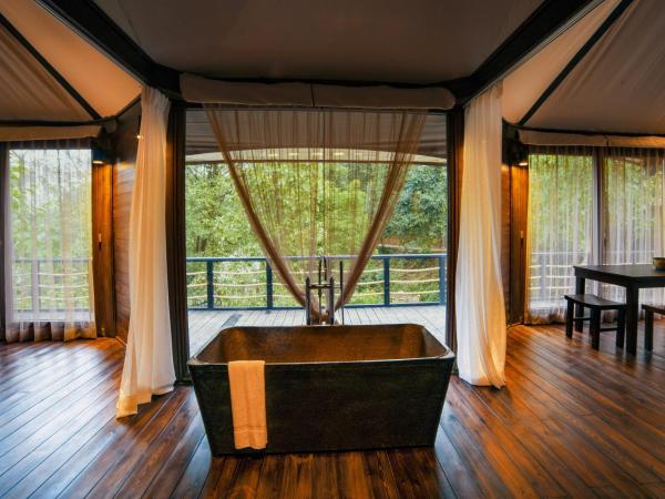 The Pavilions Himalayas Lake View : photo 9 de la chambre royal lake villa