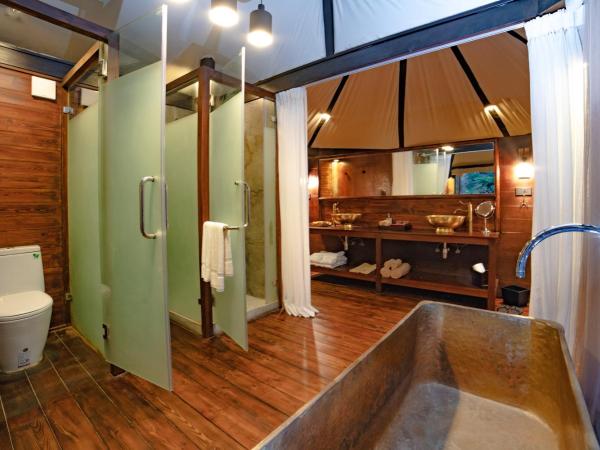 The Pavilions Himalayas Lake View : photo 10 de la chambre royal lake villa