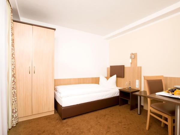 Ausbildungshotel St. Theresia : photo 1 de la chambre chambre simple avec salle de bains privative