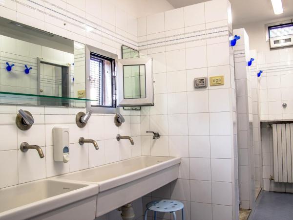 Hostel Santa Monaca : photo 5 de la chambre lit simple dans dortoir pour femmes