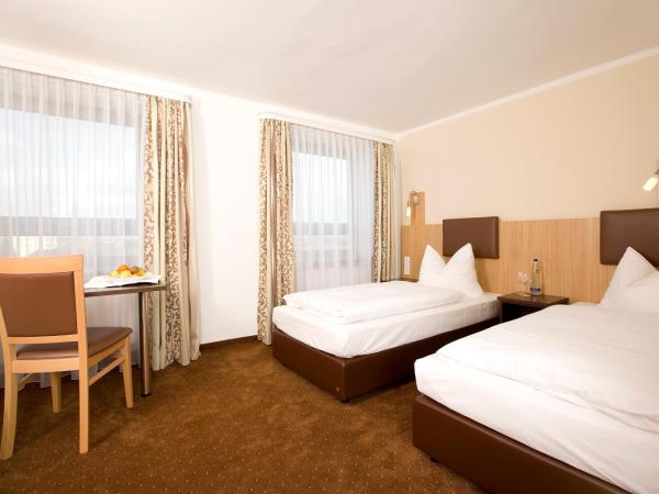 Ausbildungshotel St. Theresia : photo 4 de la chambre chambre double ou lits jumeaux avec salle de bains privative