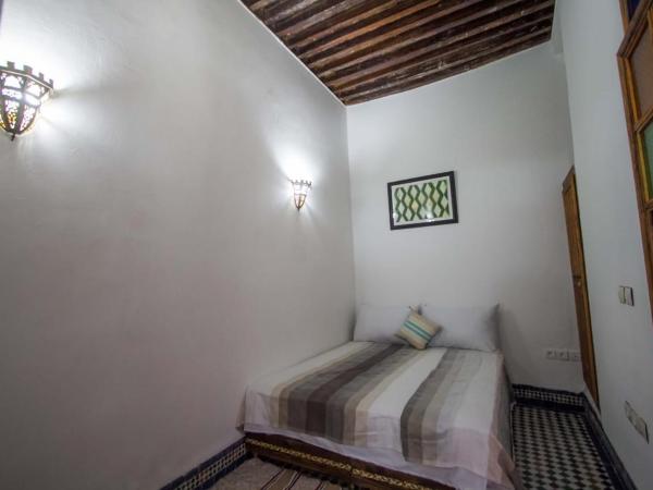 DAR MILOUDA RCIF : photo 1 de la chambre chambre double deluxe avec baignoire