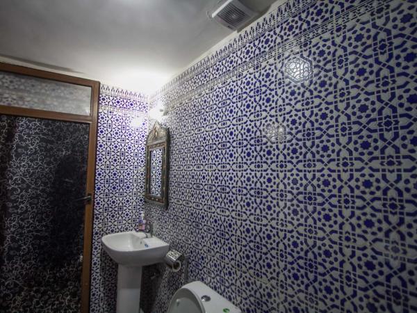 DAR MILOUDA RCIF : photo 2 de la chambre chambre double deluxe avec baignoire