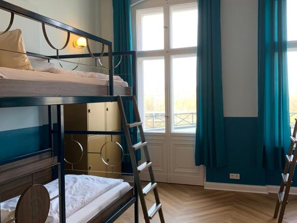 Grand Hostel Berlin Classic : photo 5 de la chambre lit dans dortoir mixte de 4 lits avec salle de bains commune