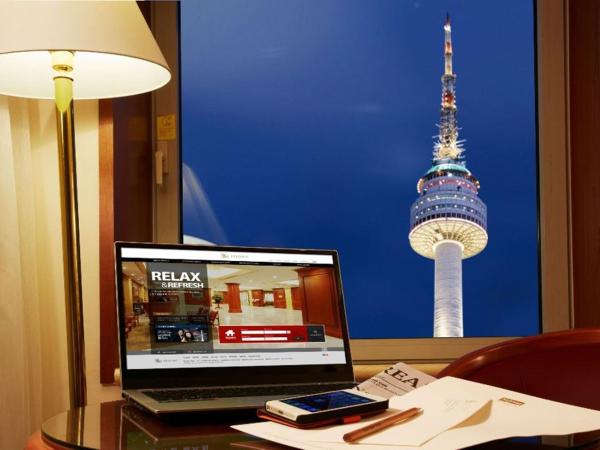Sejong Hotel Seoul Myeongdong : photo 3 de la chambre chambre lits jumeaux deluxe - vue sur montagne namsan