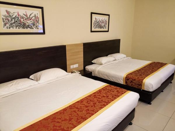 Hotel Centre Point Tampin : photo 2 de la chambre chambre lit king-size double de luxe