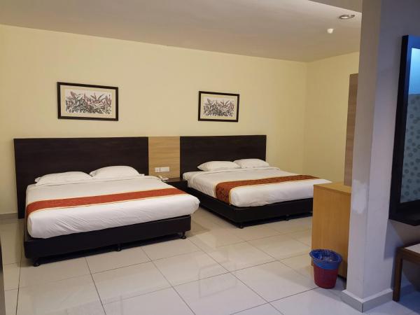 Hotel Centre Point Tampin : photo 6 de la chambre chambre lit king-size double de luxe