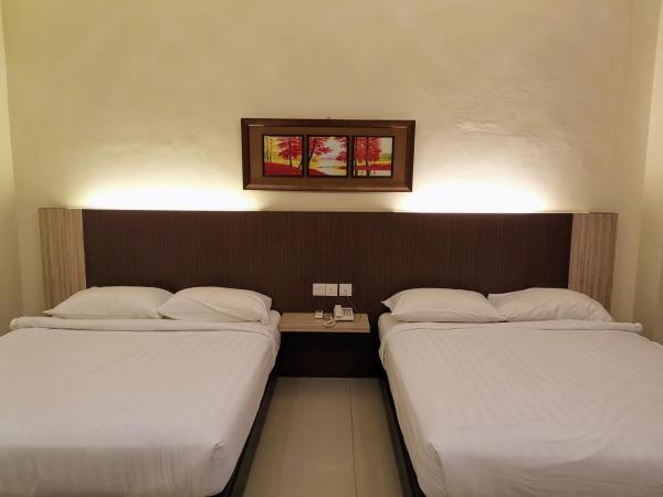 Hotel Centre Point Tampin : photo 4 de la chambre chambre double avec lit queen-size
