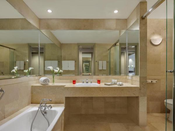 Gran Melia Jakarta : photo 1 de la chambre chambre niveau rouge avec accès au salon exécutif