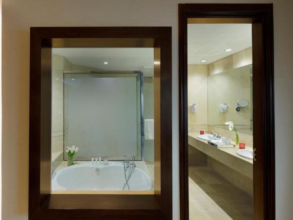 Gran Melia Jakarta : photo 1 de la chambre suite junior de luxe - red level