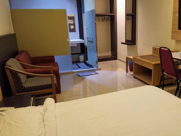 Hotel Centre Point Tampin : photo 3 de la chambre chambre simple lit king-size