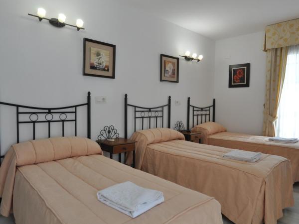 Hostal Almanzor : photo 4 de la chambre chambre triple