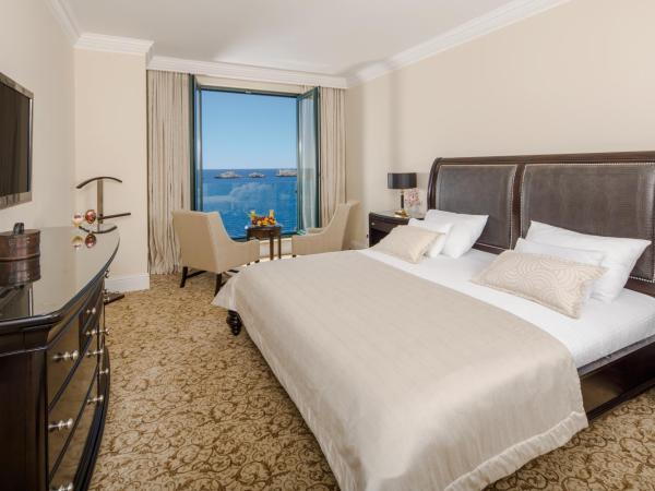 Royal Princess Hotel : photo 4 de la chambre suite de luxe avec balcon - vue sur mer