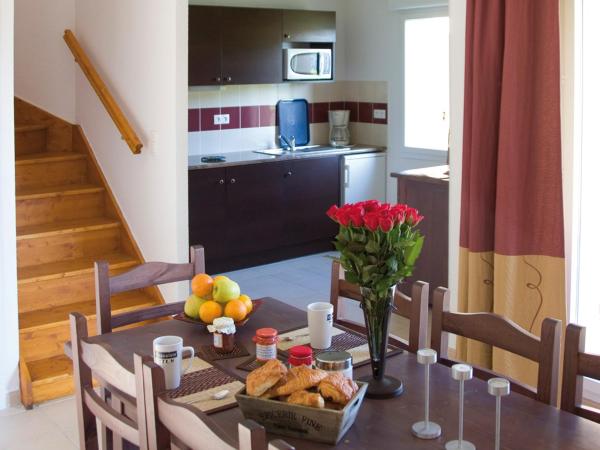 Lagrange Vacances Le Clos des Vignes : photo 10 de la chambre maisonnette duplex (6 adultes)