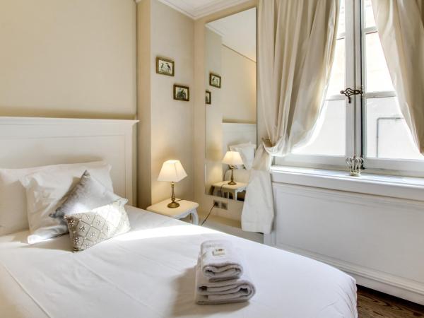 Les Quatre Dauphins : photo 2 de la chambre petite chambre simple