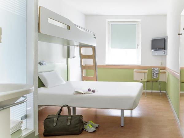 ibis budget Genève Petit-Lancy : photo 7 de la chambre chambre triple