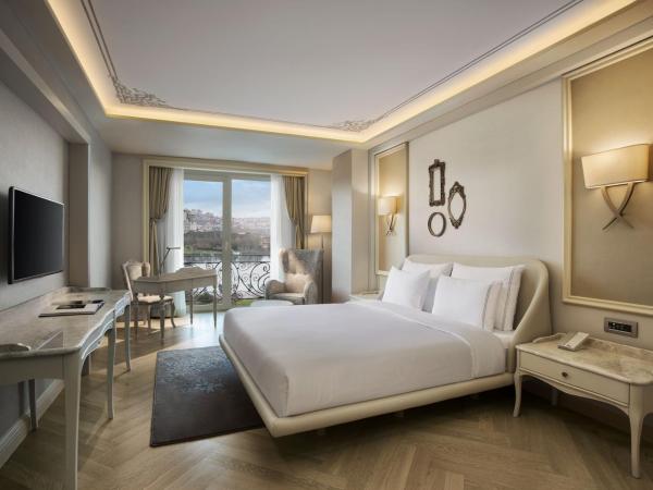 Lazzoni Hotel : photo 2 de la chambre chambre lit king-size de luxe - vue sur parc.