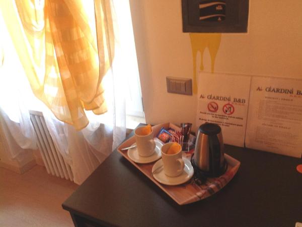 Ai Giardini Rooms : photo 3 de la chambre chambre double avec salle de bains privative