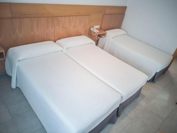Hotel Abadi : photo 1 de la chambre chambre lits jumeaux avec lit d’appoint - 301