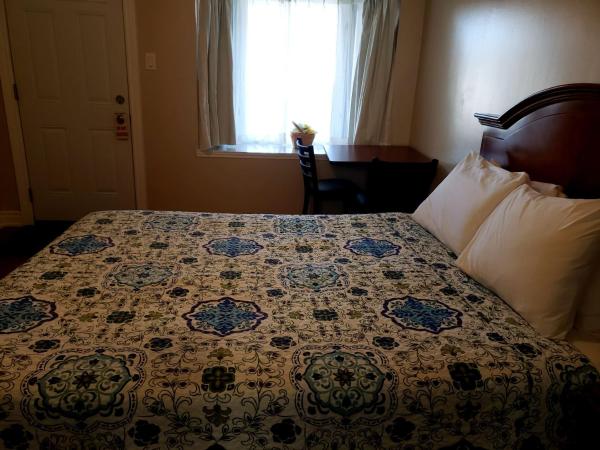 Blue Moon Motel : photo 2 de la chambre chambre lit queen-size 