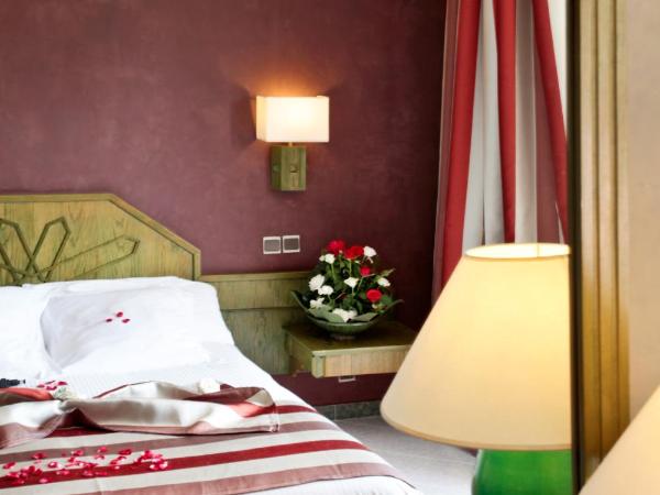 Chems Hotel : photo 9 de la chambre chambre lits jumeaux avec balcon