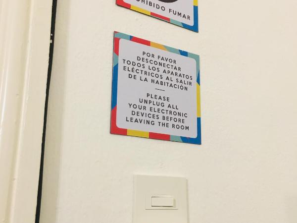 LOPEZ Hostel & Suites : photo 2 de la chambre chambre lits jumeaux avec salle de bains privative