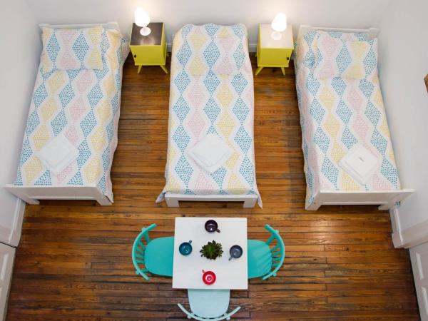 LOPEZ Hostel & Suites : photo 1 de la chambre chambre triple avec salle de bains commune