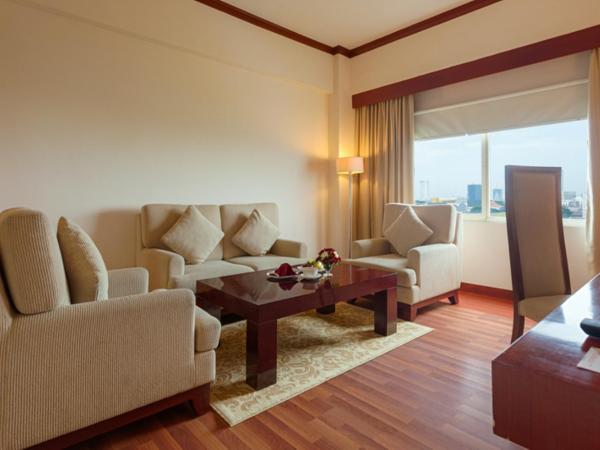 Hotel Sahid Surabaya : photo 4 de la chambre suite junior