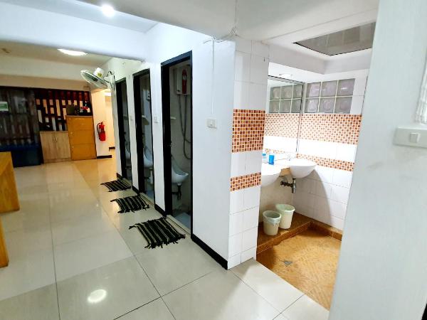 Happio Near Chabad House : photo 5 de la chambre chambre simple standard avec salle de bains commune