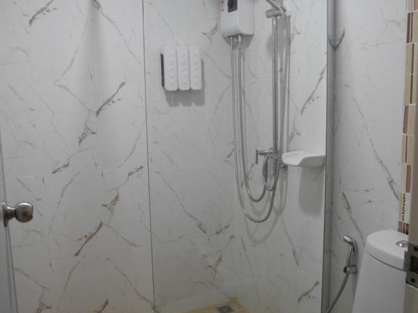 Bann Tawan Hostel Chiang Rai : photo 4 de la chambre chambre triple