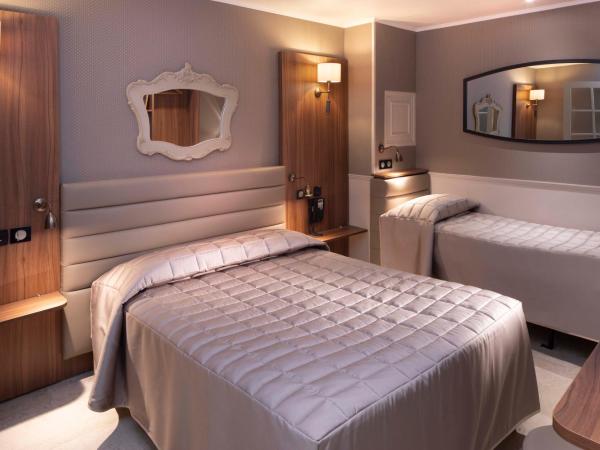 Hôtel de la Tour Eiffel : photo 5 de la chambre chambre triple