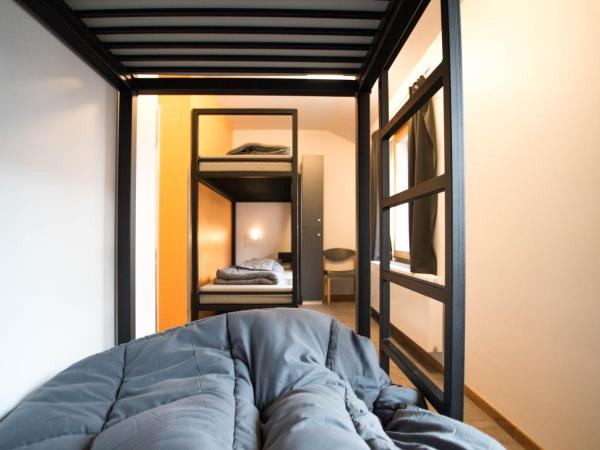 Liège Youth Hostel : photo 10 de la chambre chambre quadruple