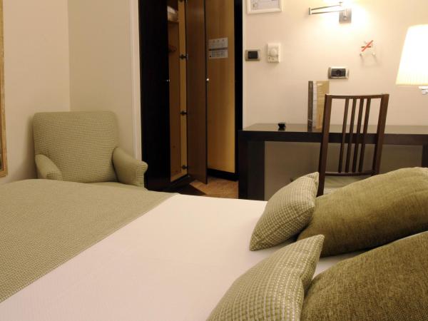 Hotel Conde Duque Bilbao : photo 5 de la chambre grande chambre simple 