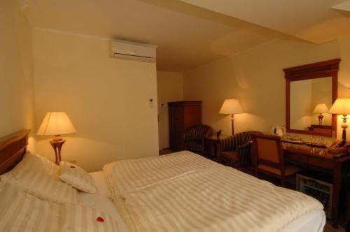 Hotel Romantik Eger : photo 9 de la chambre chambre double supérieure