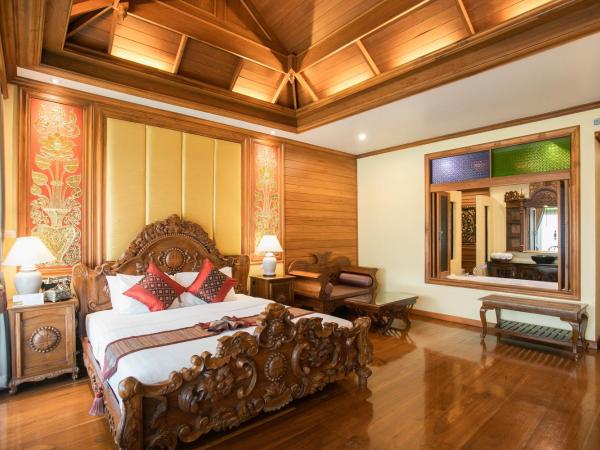 Pingviman Hotel : photo 4 de la chambre chambre lit king-size de luxe avec baignoire spa et balcon privé