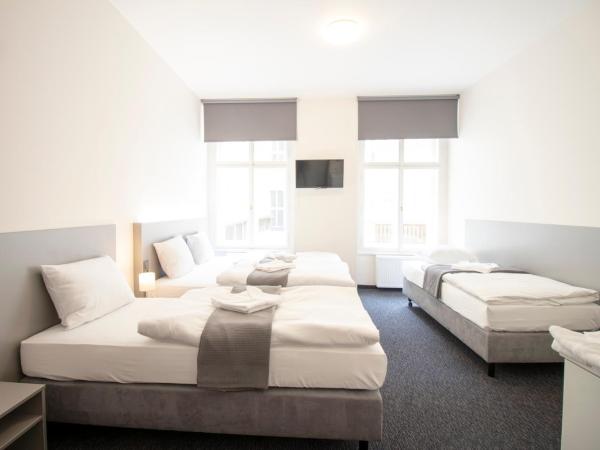 Narodni Stay : photo 2 de la chambre chambre quadruple deluxe - vue sur cour